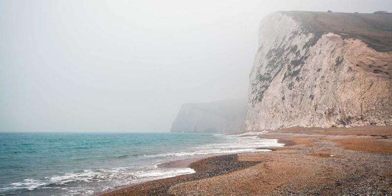 明清文房清供雅玩收藏指南：笔筒、墨床、水丞的市场价值与鉴赏要诀